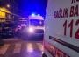 Tuvaletin kapısını çalan gençlere bıçaklı saldırı…