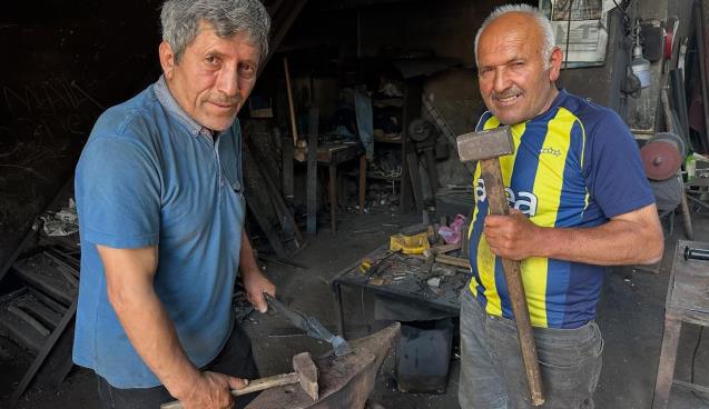 Yarım asırdır elinden çekiç düşmedi...