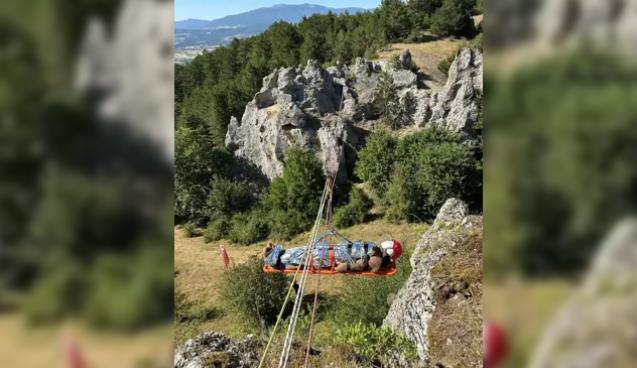 Kayalıklarda zorlu arama kurtarma tatbikatı...