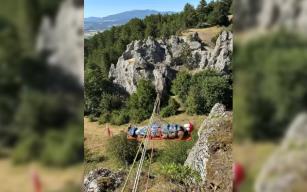 Kayalıklarda zorlu arama kurtarma tatbikatı...