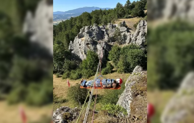 Kayalıklarda zorlu arama kurtarma tatbikatı...