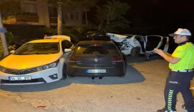 Alkollü sürücü araçlara çarptı...Hastanelik oldu...