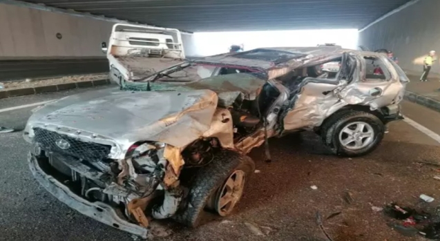 Karşı yöne geçti TIR'a çarptı... 3 ölü, 5 yaralı...