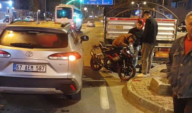 Otomobil ile motosiklet çarpıştı...1 yaralı...