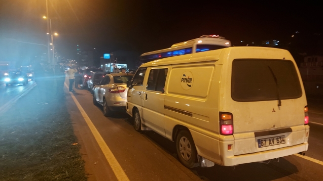 4 araç birbirine girdi.. Şans eseri yaralanan olmadı.