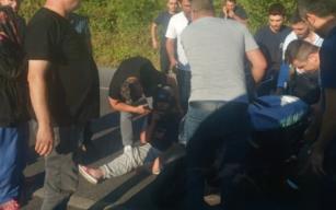 Servis aracı ile motosiklet çarpıştı…