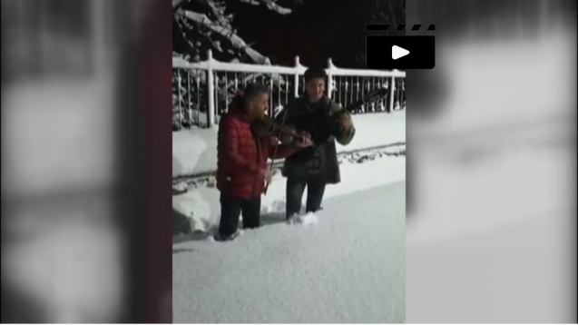Kar içinde mini konser…