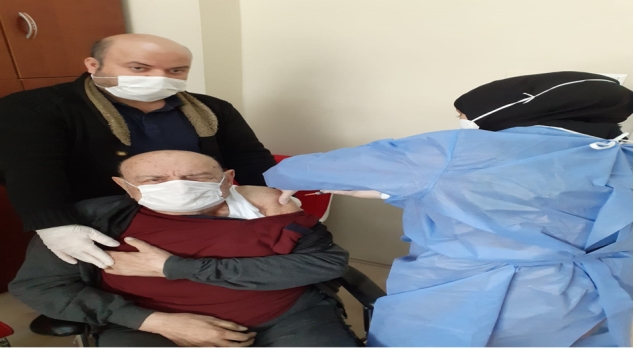 Huzur evi koronoVac aşısı oluyor...