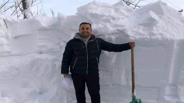 Kar kalınlığı 2 metreyi buldu...