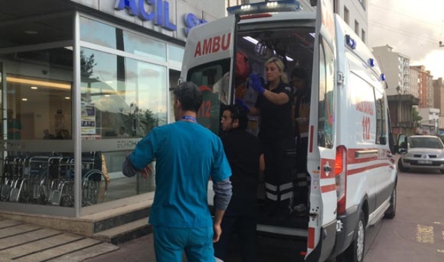 Eşini göğsünden vurdu!...