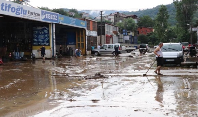Sel gitti çamuru kaldı…