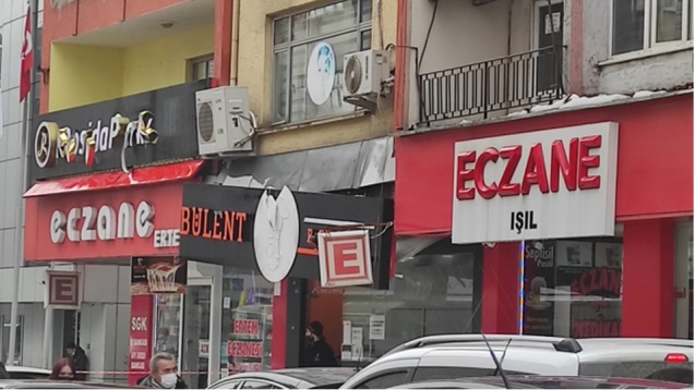 Tabelayı telle balkon demirlerine bağladılar...