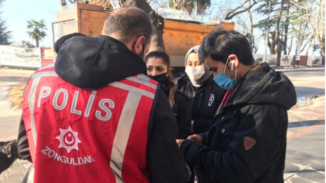 Kısıtlamada sokağa çıkanlara sorgulama yapılıyor...