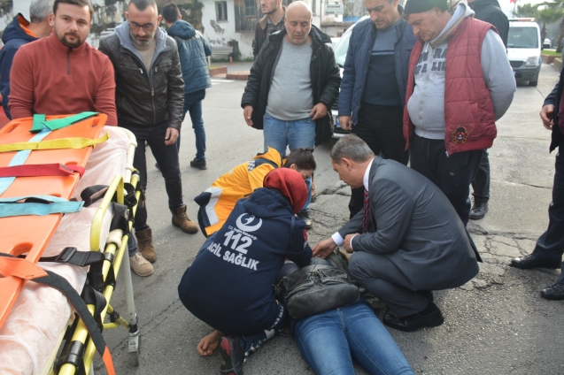 Otomobil yayaya çarptı… İlk müdahaleyi Uysal yaptı…