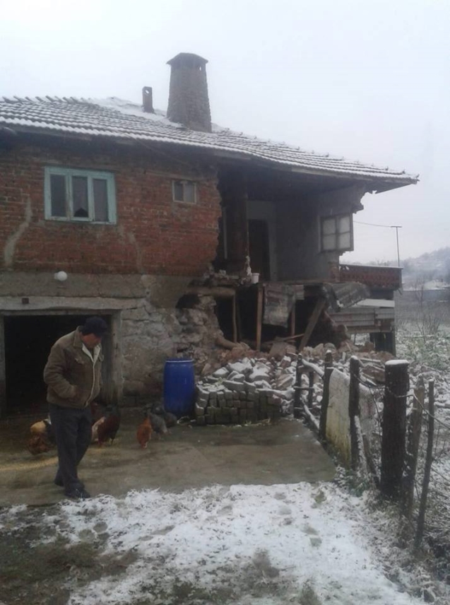 Büyük gürültü ile çöktü…