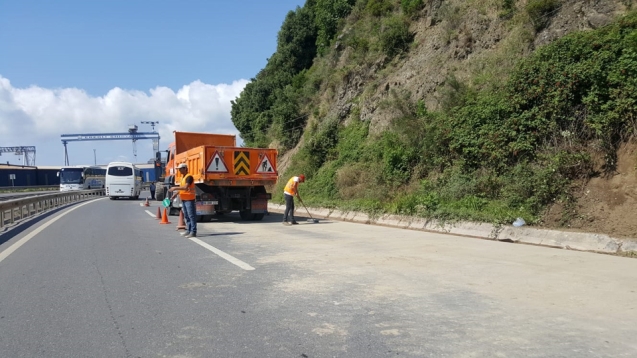 Yol tek şeritten veriliyor!..