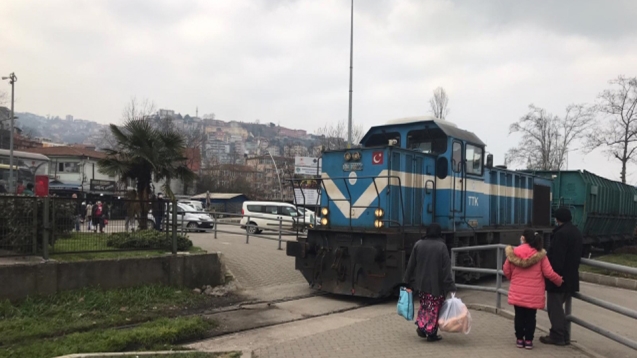 Yol ölüme davetiye çıkarıyor...