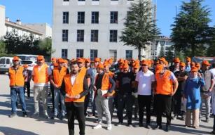 ''Maaşlarımızla bir haftayı bile çıkaramıyoruz''