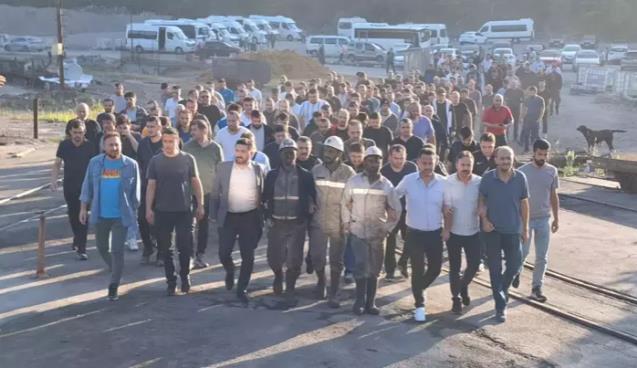 Madencilerden 'zam teklifi' eylemi...