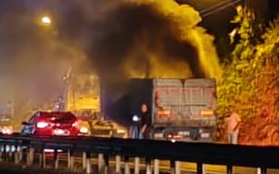 TIR’ın Dorsesi alevlere teslim oldu.