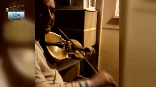 VEFASIZ ERGİN, BALKONUNDAN SÖYLEDİ...