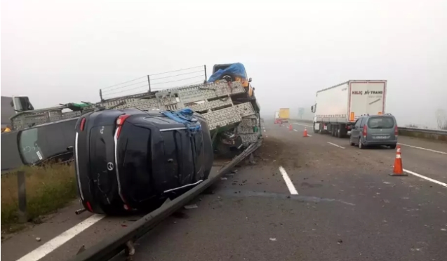 TIR'daki sıfır kilometre cipler hasar gördü...