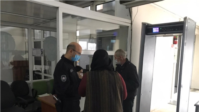 Valilik girişinde 705 kişi sorgulandı...