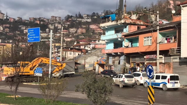 Polis yıkım için önlem aldı...