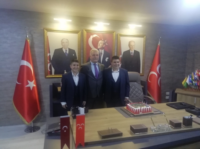 Tanık kardeşlerden Demirtürk’e sürpriz kutlama….