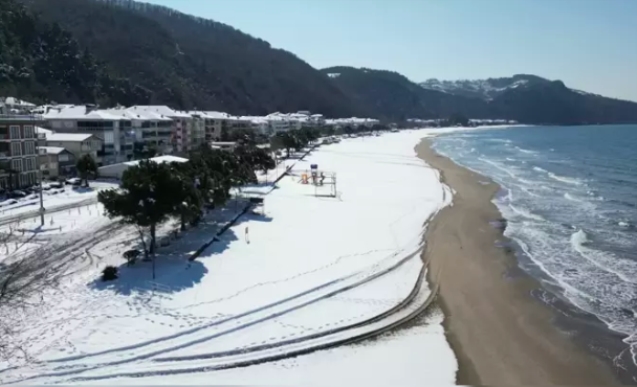 Mavi bayraklı plaj dronla görüntülendi...