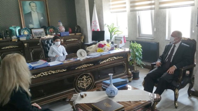 Kaymakam koltuğunu Mahmut Yiğit Genç'e devretti