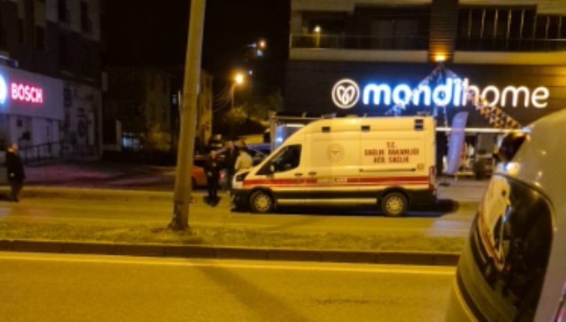 Ambulans yayaya çarptı... Hastaneye kaldırıldı...