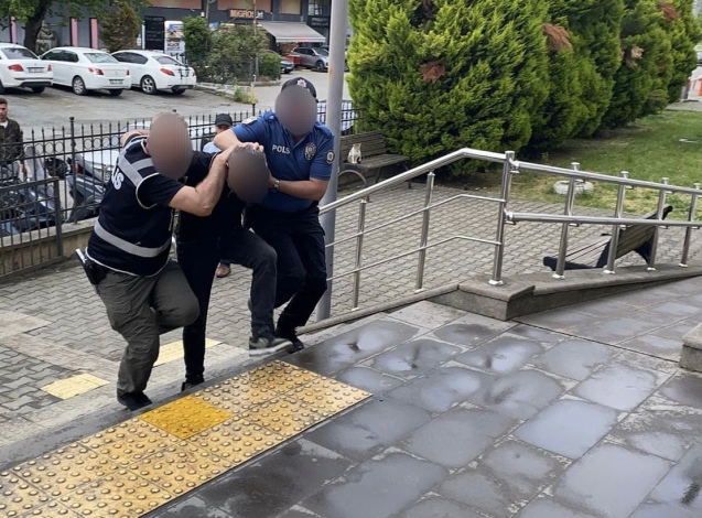 Araçların camlarını kırıp eşya çalan şahıs tutuklandı...