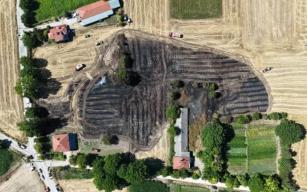 Anız yangını evlere sıçramadan kontrol altına alındı...