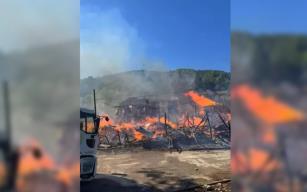 2 ev ve 2 samanlık yandı...