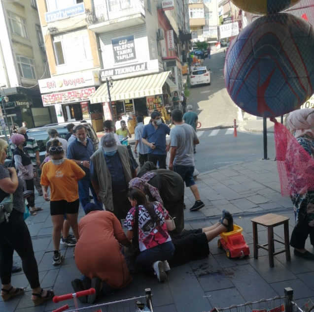 Sıcaktan fenalaşan kadın baygınlık geçirdi...
