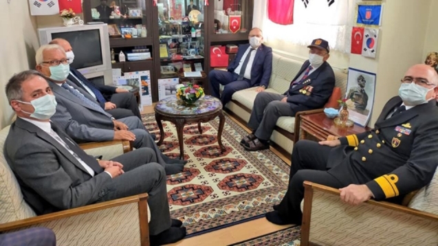 Tutulmaz, Kore gazisi Turhan İnan'ı evinde ziyaret etti...