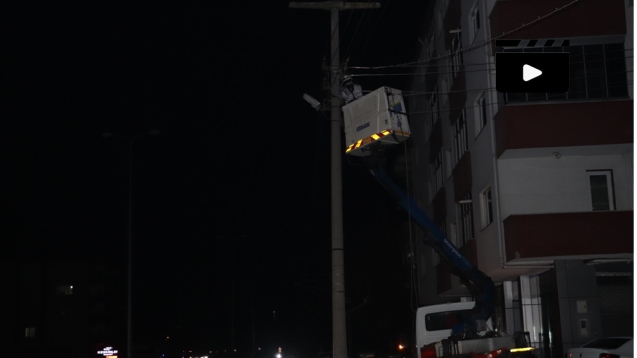 Elektrik kesintileri vatandaşı canından bezdirdi...