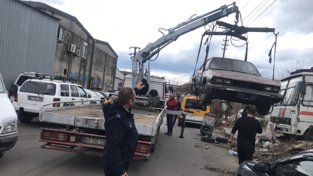 SANAYİ SİTESİ, HURDA ARAÇLARDAN TEMİZLENİYOR...