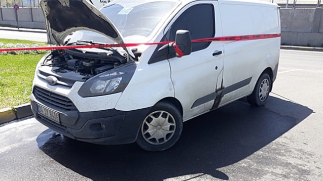 Bankaya ait para taşıma aracının motor kısmı yandı...