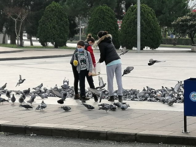 Yasakta kuşlar aç kalmadı...