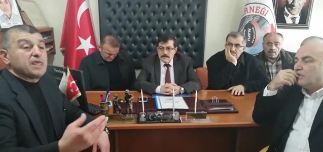 DERDİNİ ANLATMAK İSTEYEN MUHTARA‘BIRAK DUYGU SÖMÜRÜSÜ YAPMA’
