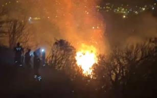 Ekipler yangına canla başla mücadele etti...