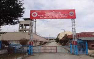 Koğuş arkadaşını bıçakla öldürdü...