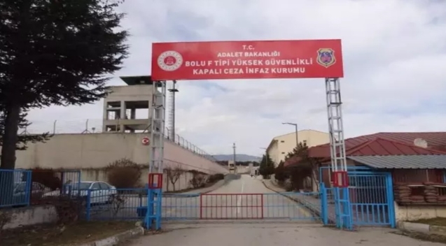 Koğuş arkadaşını bıçakla öldürdü...