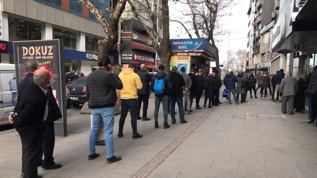 Vergi Dairesi Başkanlığı önünde hareketli saatler...
