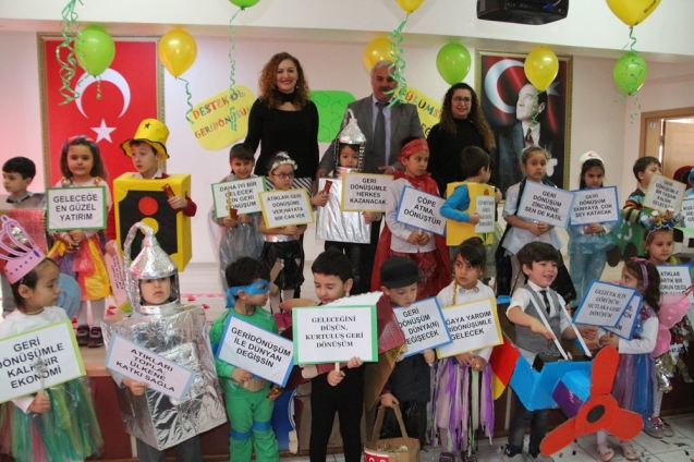 Miniklerin defilesi ilgi ile izlendi…