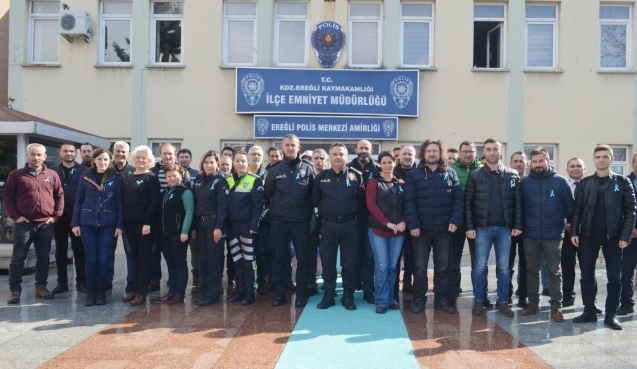 Duyarsız kalmadılar, kurdeleyi taktilar…