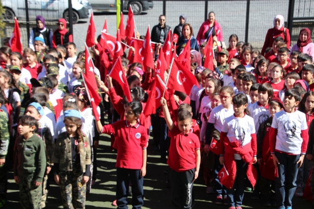 Un çorbası ve kuru ekmek yediler…
