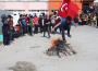 Öğrenciler ateşin üzerinden atladı…